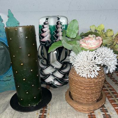 Sale Photo Thumbnail #91: OK wicker baskets, pitcher, candles, large and small dreamcatchers and other pottery