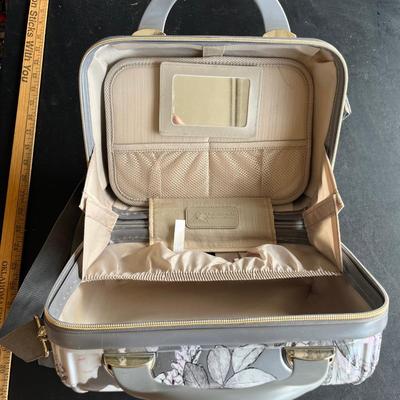 Sale Photo Thumbnail #170: Hard case travel bag