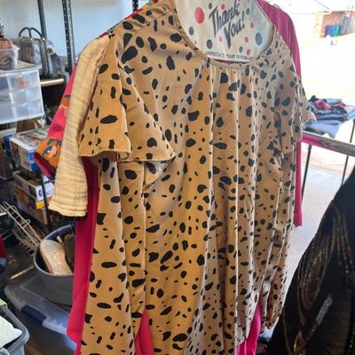 Sale Photo Thumbnail #178: Mostly blouses size large and XL