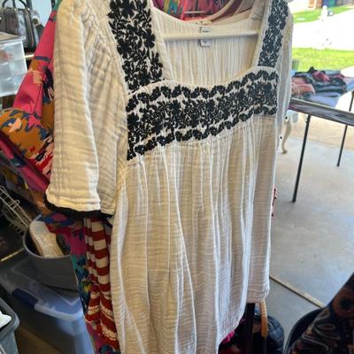 Sale Photo Thumbnail #181: Mostly blouses size large and XL