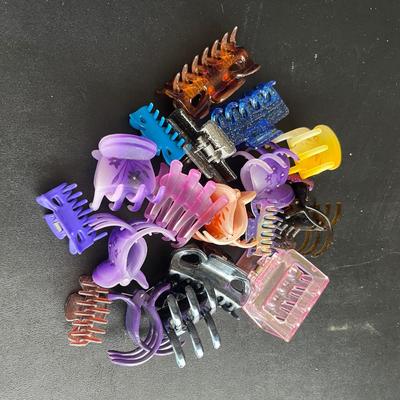 Sale Photo Thumbnail #266: A whole bunch of hairclips