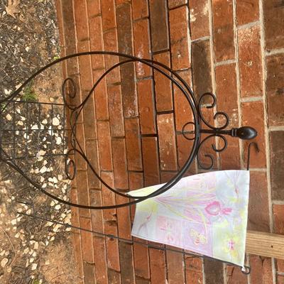 Sale Photo Thumbnail #355: Collapsible metal plant stand