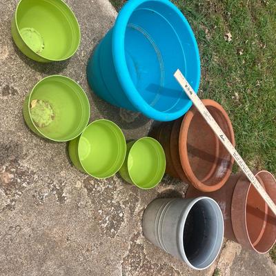 Sale Photo Thumbnail #378: Large clay pot and the rest are plastic, some are new - see pics for sizes
