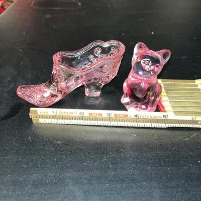 Sale Photo Thumbnail #467: Pink Fenton glass shoe and cat figurine