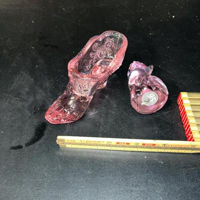 Sale Photo Thumbnail #468: Pink Fenton glass shoe and cat figurine