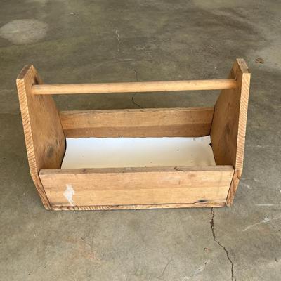 Sale Photo Thumbnail #512: Large wood box with handle - see pics for measurements