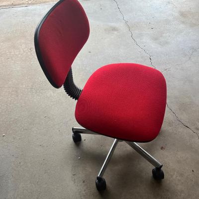 Sale Photo Thumbnail #551: Small red office chair
