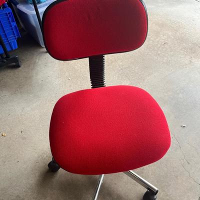 Sale Photo Thumbnail #552: Small red office chair