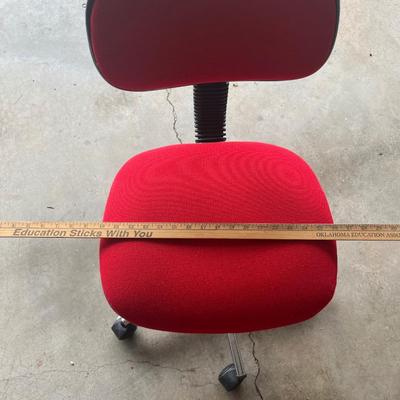 Sale Photo Thumbnail #553: Small red office chair