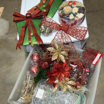 Sale Photo Thumbnail #564: Metal presents, beautiful ornaments, magnets in tin box and much more