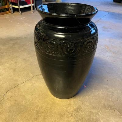 Sale Photo Thumbnail #576: Large black ceramic vase - see pics for measurements