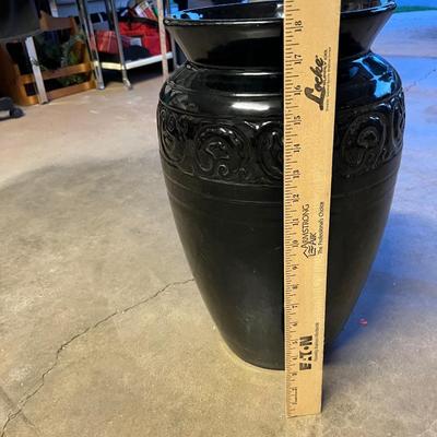 Sale Photo Thumbnail #577: Large black ceramic vase - see pics for measurements