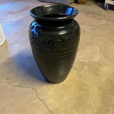 Sale Photo Thumbnail #575: Large black ceramic vase - see pics for measurements