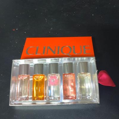 Sale Photo Thumbnail #581: Clinique A Little Happiness gift set