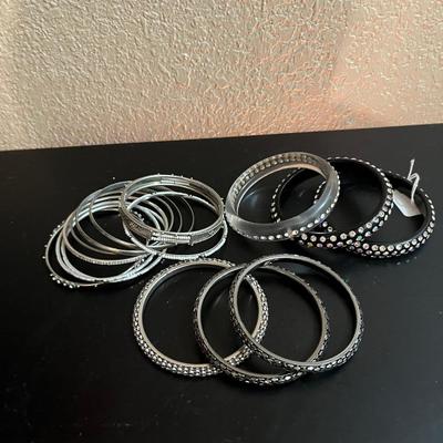 Sale Photo Thumbnail #589: Bundle of bangle bracelets