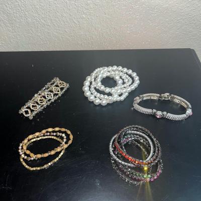 Sale Photo Thumbnail #590: Bundle of stretch bracelets