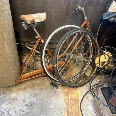 Lot 320 Schwinn Bike