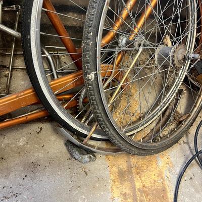 Lot 320 Schwinn Bike