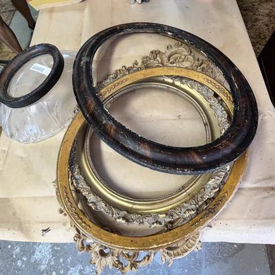 Lot 326 Round/ Oval frames