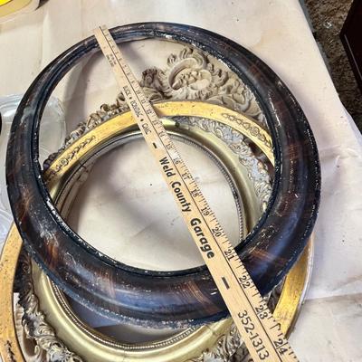 Lot 326 Round/ Oval frames