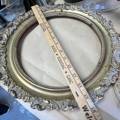 Lot 326 Round/ Oval frames