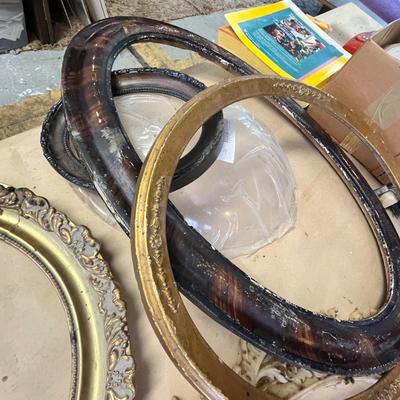 Lot 326 Round/ Oval frames