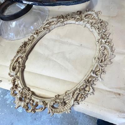 Lot 326 Round/ Oval frames