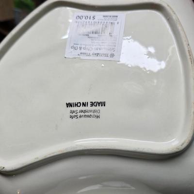 Christmas Kitchen & Tabletop Décor Lot – Serveware, Linens, Mugs & More!