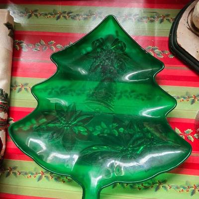 Christmas Kitchen & Tabletop Décor Lot – Serveware, Linens, Mugs & More!