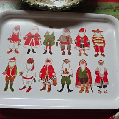 Christmas Kitchen & Tabletop Décor Lot – Serveware, Linens, Mugs & More!