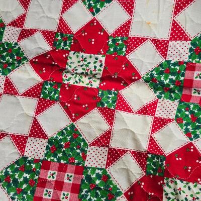 Christmas Kitchen & Tabletop Décor Lot – Serveware, Linens, Mugs & More!