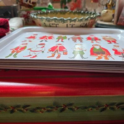 Christmas Kitchen & Tabletop Décor Lot – Serveware, Linens, Mugs & More!