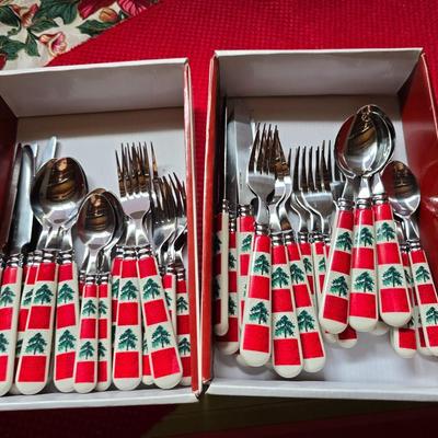 Holiday Flatware & Bakeware Set – Tree-Handled flatware - Utensils, Dishes & Decor