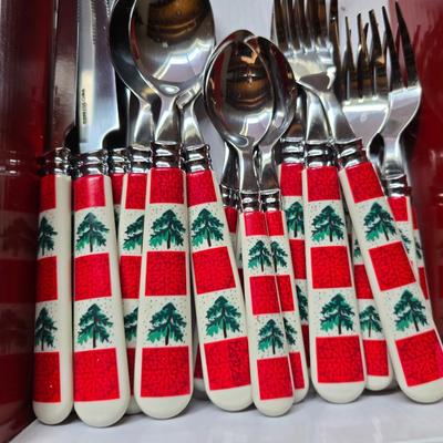 Holiday Flatware & Bakeware Set – Tree-Handled flatware - Utensils, Dishes & Decor