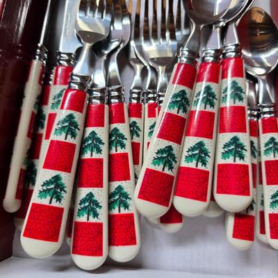 Holiday Flatware & Bakeware Set – Tree-Handled flatware - Utensils, Dishes & Decor