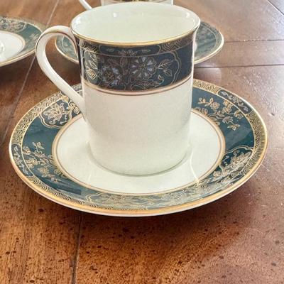 Sale Photo Thumbnail #50: Royal Doulton Carlyle pattern demitasse cups and saucers. Set of 8. Dimensions: Demitasse cups 3”w x 2”d x 2.5”h
Demitasse cup plate 5”w
In very good/excellent condition with no known defects.