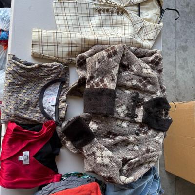 Sale Photo Thumbnail #103: Women's Clothes Lot (Sm-XL) 
Pants 0-6