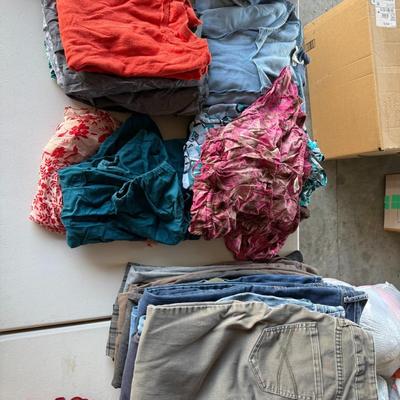 Sale Photo Thumbnail #104: Women's Clothes Lot (Sm-XL) 
Pants 0-6