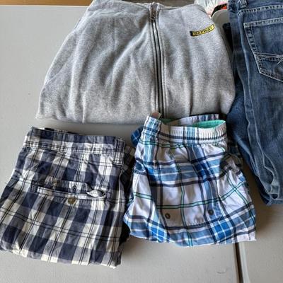 Sale Photo Thumbnail #107: Men's clothing lot Md-Lg
Pants 32-34