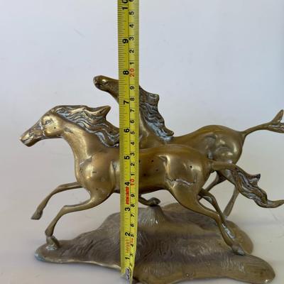 Sale Photo Thumbnail #164: Vintage brass sculpture of two galloping horses. Heavy and detailed. Great for Western or equine collectors.