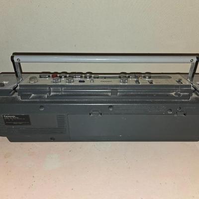 Vintage Panasonic Boombox & GE AM/FM Radio – Retro Electronics with two sets of earphones