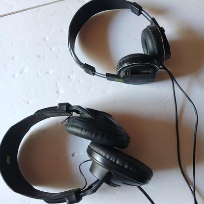 Vintage Panasonic Boombox & GE AM/FM Radio – Retro Electronics with two sets of earphones