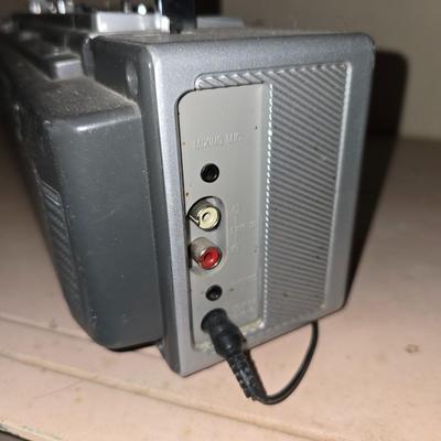 Vintage Panasonic Boombox & GE AM/FM Radio – Retro Electronics with two sets of earphones