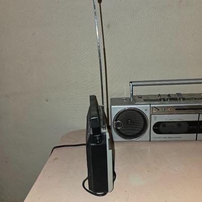 Vintage Panasonic Boombox & GE AM/FM Radio – Retro Electronics with two sets of earphones