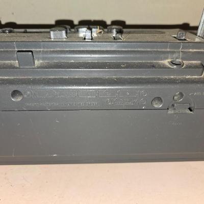 Vintage Panasonic Boombox & GE AM/FM Radio – Retro Electronics with two sets of earphones