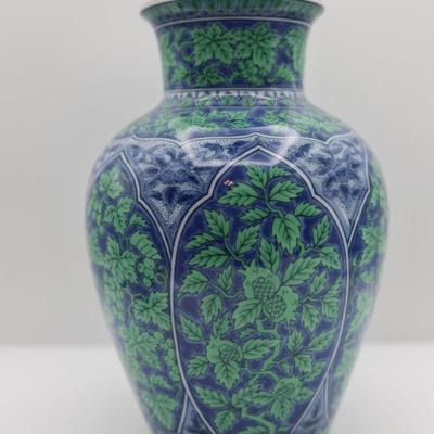 Large Vintage Mid-Century Japanese Porcelain Vase