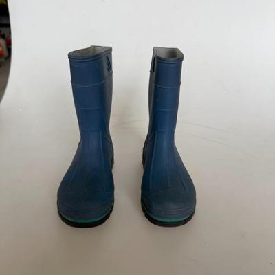 Sale Photo Thumbnail #270: Durable blue Northerner brand rubber boots. Great for rain or garden play.