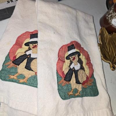 Fall Harvest Décor Lot – Towels, Candles, Figurines, & More
