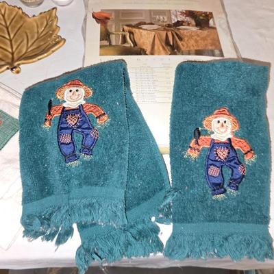 Fall Harvest Décor Lot – Towels, Candles, Figurines, & More