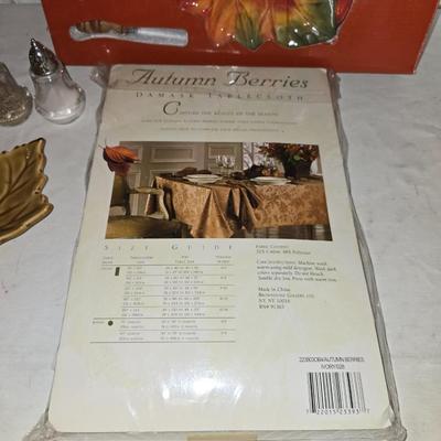 Fall Harvest Décor Lot – Towels, Candles, Figurines, & More